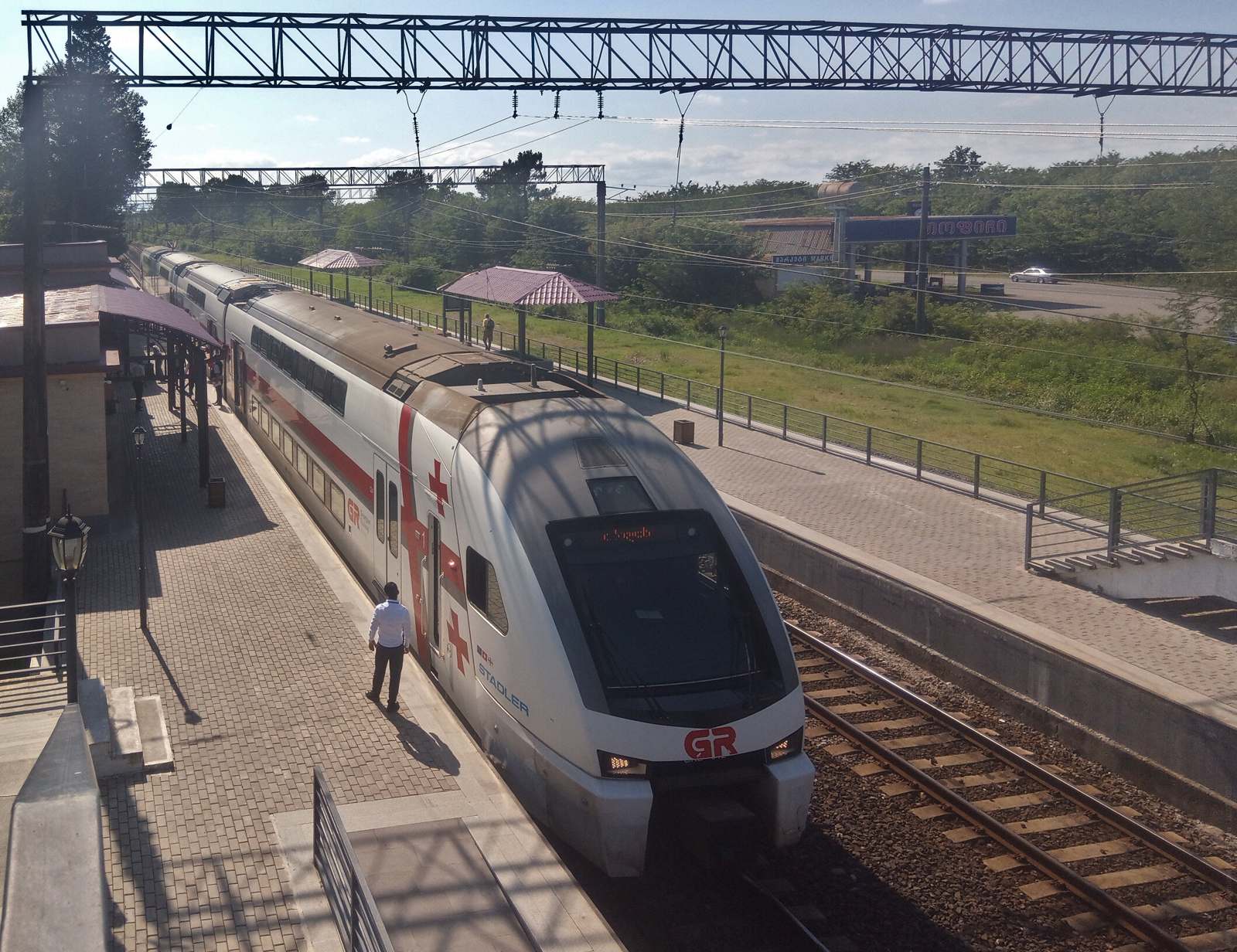 Moderní vlak Stadler gruzínské železnice