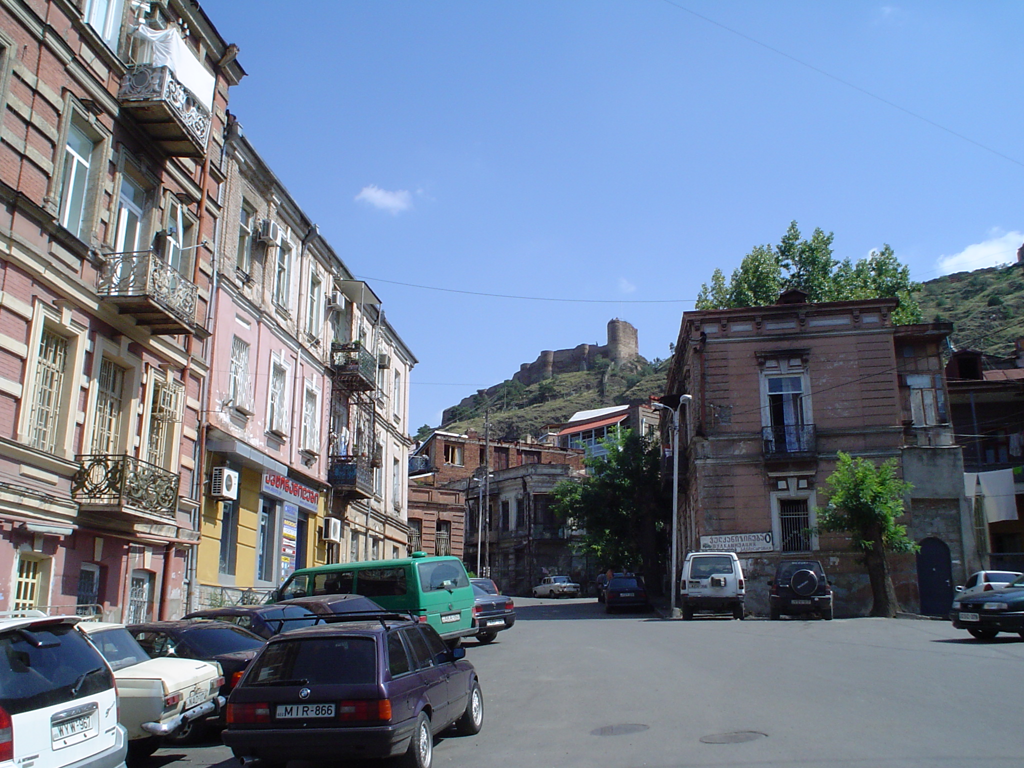 Staré město v Tbilisi s pevností Narikala v pozadí