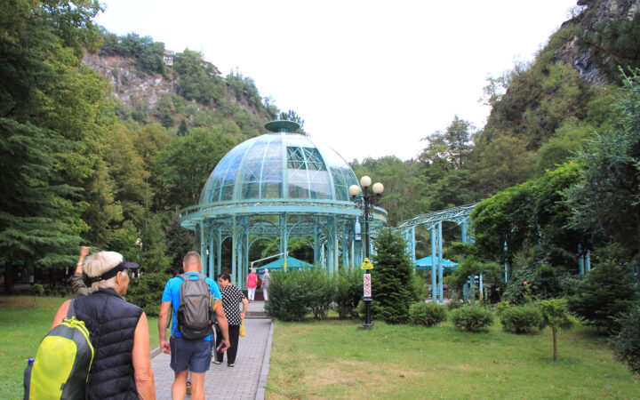 Gruzínské lázně a wellness: sirné koupele, Borjomi i Tskaltubo